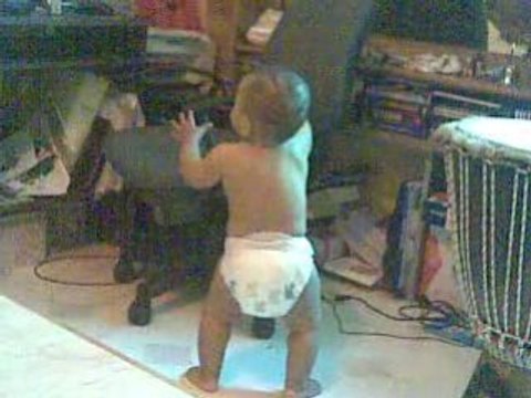 lilian qui danse et qui joue