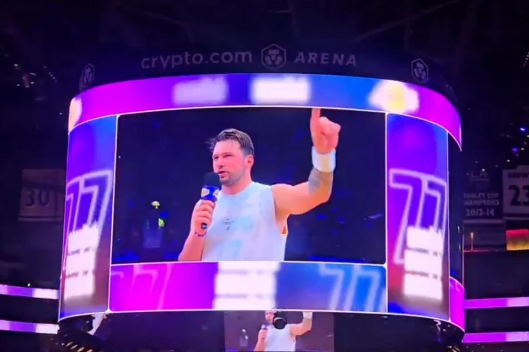 Luka Doncic takes the mic and signals a new era for the Lakers - video ...