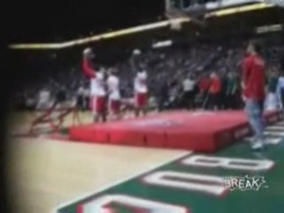 Awesome Half-Time Dunk Show