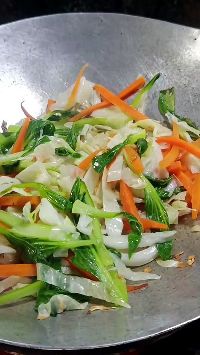 Vietnamese vegetarian Stir-Freid Rice Vermicelli / Bún gạo xào chay ...