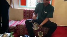 La vraie recette du thé marocain : menthe fraîche et un bon morceau de sucre !
