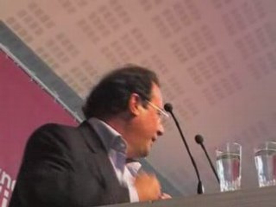 Hollande : "Je ne pars pars. Je change de rôle"