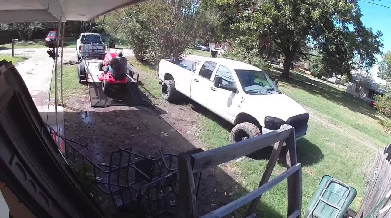 Man Bends Deer Stand While Loading Lawn Mower - video Dailymotion