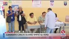 Carlos Álvarez es el primer candidato en ir a votar