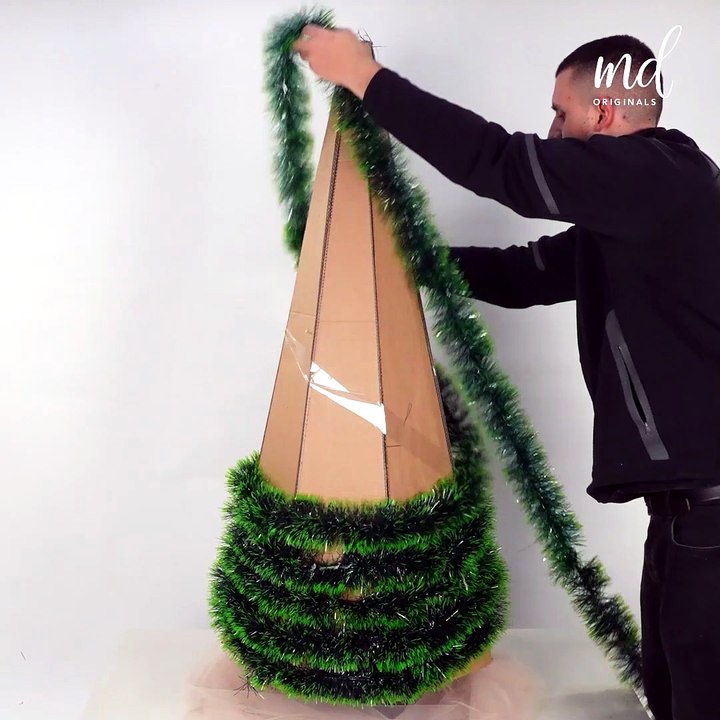 Carton Christmas tree and foam snowman magic - video Dailymotion