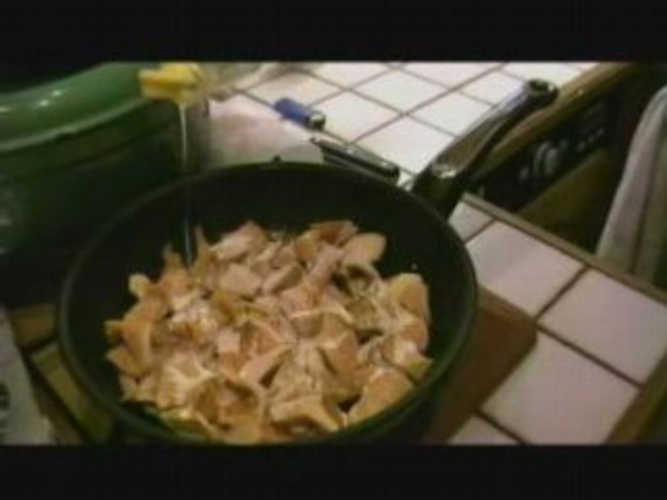 - Pintade aux trois fromages choux de Bruxelles et girolles