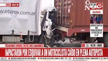 Tremendo choque entre dos camiones en plena autopista. Los detalles en la nota