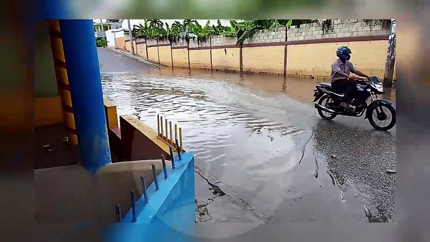 Residentes de Los Frailes II denuncian acumulación de agua y exigen una solución de parte de las autoridades