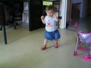 Ca y est, Chloé marche