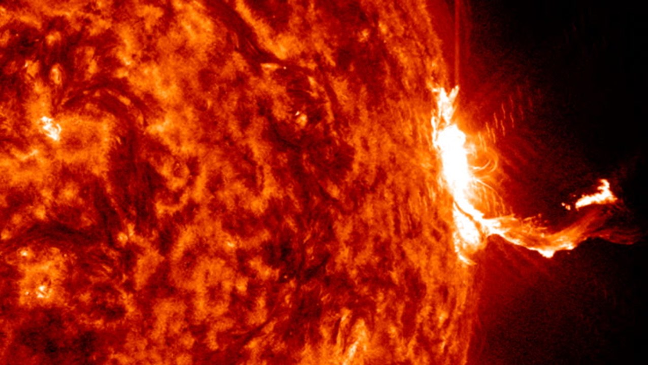 Sun Blasts Powerful X1.2-Class Solar Flare - See Spacecraft Views ...