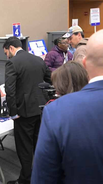Man trolls Mayor Mamdani for skipping voting line - video Dailymotion