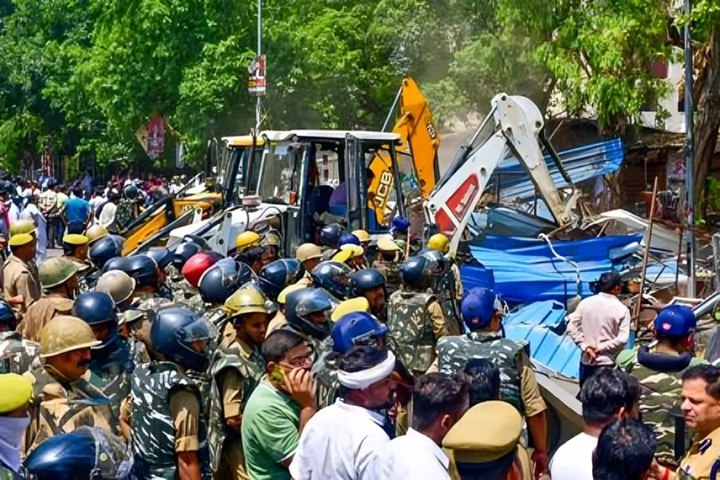 कोर्ट के निर्देश पर कैसरबाग में कार्रवाई की तैयारी, वकीलों के चैंबर हटाने के लिए मांगा पुलिस बल
