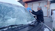 Kars eksi 6'yı gördü, araçların camları buz tuttu