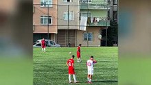 Amatör futbolcunun "11 taklalı" gol sevinci
