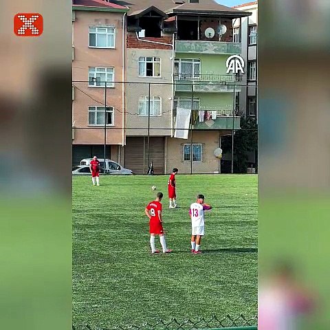 Amatör futbolcunun "11 taklalı" gol sevinci