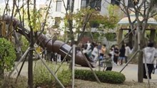 아파트 놀이터 구조물에 다리 낀 초등생...소방 구조 / YTN