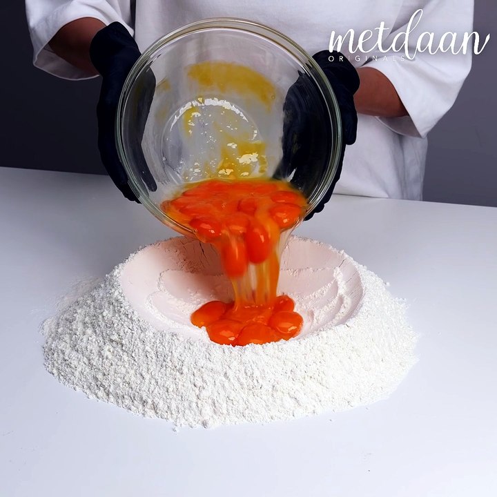 30 egg yolk pasta dough! 🥚🍝 - video Dailymotion