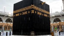 🕋 Beautiful Rainfall at the Holy Kaaba | Mizab-e-Rahmah 🌧️🤍