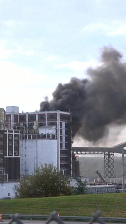 Massive fire and explosion shake Quaker Oats factory in Iowa - video ...