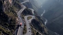 Vehicles_driving_on_mountain_hig…_20261025214030