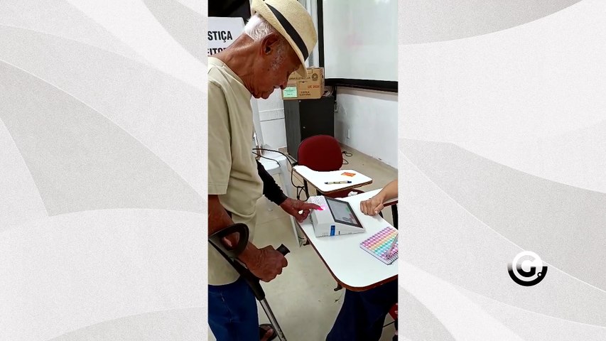 Aos 91 anos, idoso que faz hemodiálise três vezes por semana faz questão de votar