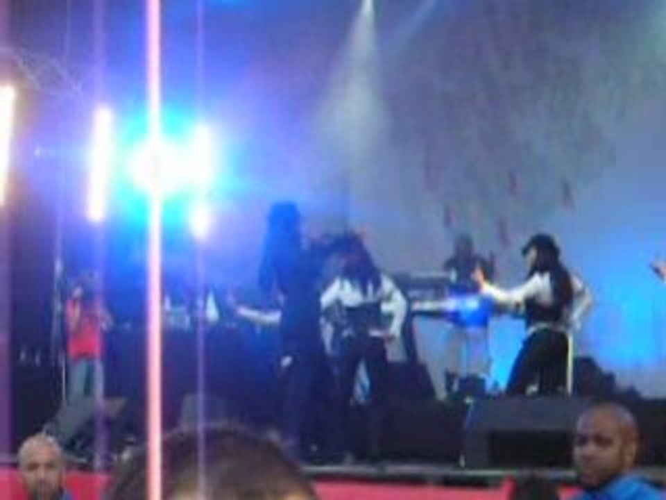 Kelly Rowland Live Nike+Human Race Paris Intro & Like This