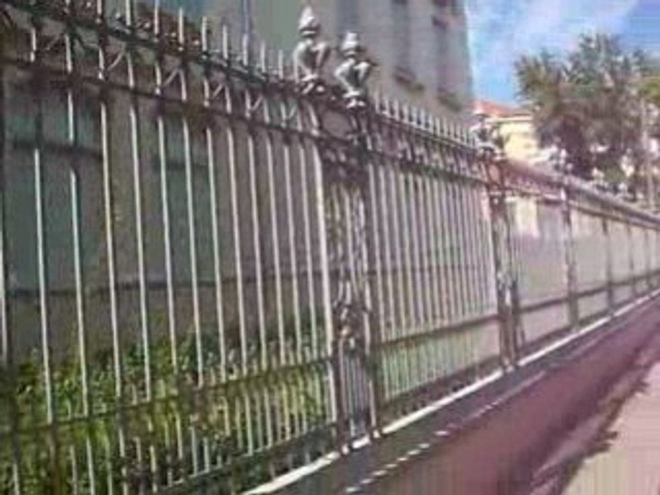 Lycee carnot internat roanne entrée côté avenue carnot video pierre aribaut pour laurent