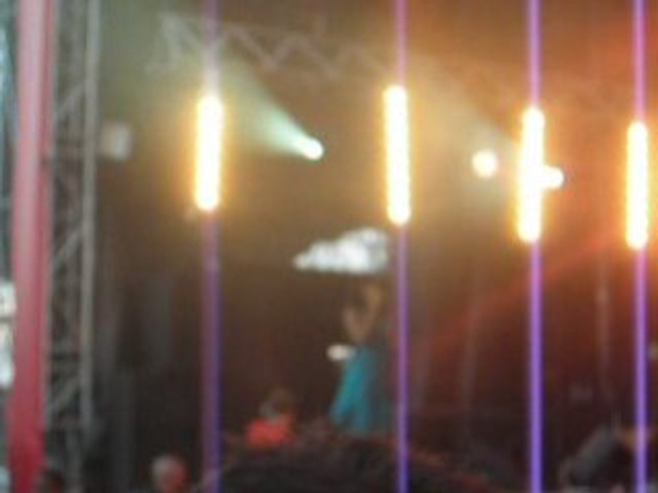 Kelly Rowland live Nike+Human Race in Paris "Emotion&Medley"