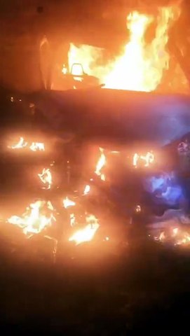 धार में चलती कार में लगी आग, अंदर बैठे चार युवकों की मौत