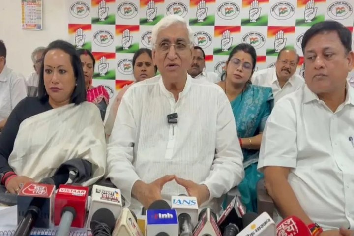 स्मृति ईरानी को लेकर पूर्व डिप्टी CM का बड़ा बयान, कहा- वे छत्तीसगढ़ से चुनाव लडऩे वाली हैं…