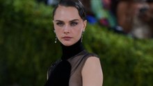 Cara Delevingne, 'kendinden nefret etmenin eşiğinde' olduğu günleri hatırladı