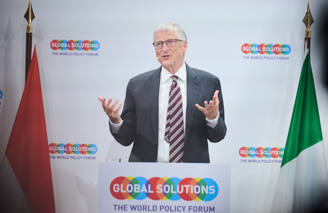 Bill Gates warns that AI will replace almost all human jobs - video ...