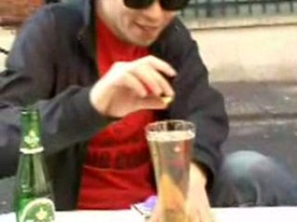 Un mentos dans une biere