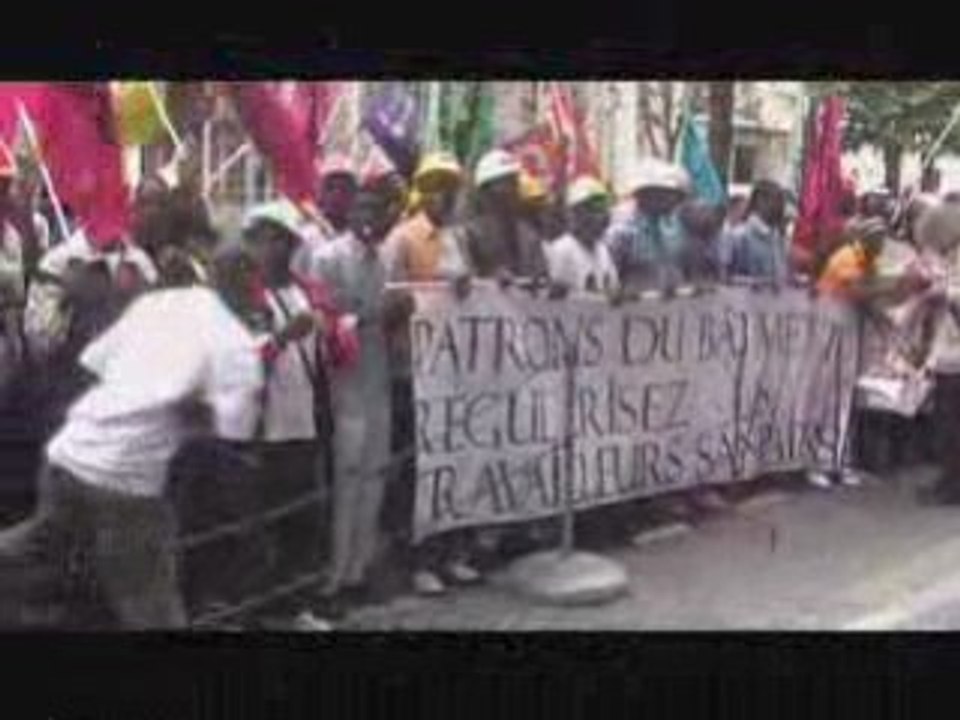 Travailleurs sans papiers  devant Bouygues et Eiffage