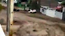 Flash Floods Sweep Away Cars as Neighborhoods Submerge in Ciudad Juárez, Mexico 🇲🇽