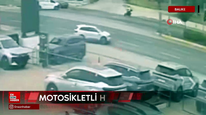 Balıkesir'de otomobil ile çarpışan motosikletli hayatını kaybetti