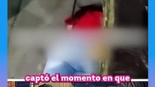 ¡Mujer se tira a llorar en plena calle y su novio ni se inmuta! 😂