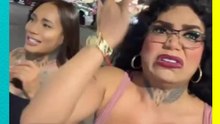 ¡Karina Torres y Paolita Suárez hacen de las suyas y bromean con un hombre en la calle!