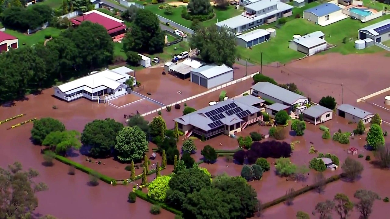 Body found in Qld floodwaters - video Dailymotion