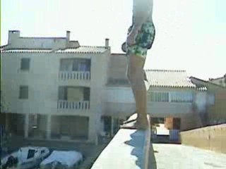 saut d'un pont de6metres de haut.....