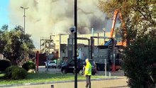 Pontedera, incendio alla Ecoacciai: l'area in cui sta bruciando vista da vicina