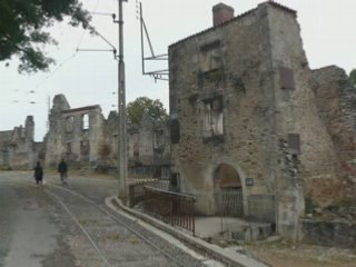 Oradour: Photos des Ruines et Mémorial 📸
