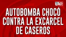 Autobomba chocó contra la excárcel de Caseros: hay dos bomberos atrapados e la unidad