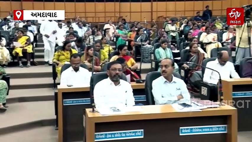 અમદાવાદ AMC બોર્ડ બેઠકમાં વિપક્ષનો હોબાળો: ફટાકડાની ગેરકાયદે દુકાનો, પીરાણા ગટર દુર્ઘટના અને GST કૌભાંડના મુદ્દે તંત્ર ઘેરાયું