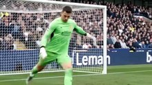 Striker_flicks_goal-kick_to_winger_20260917161432