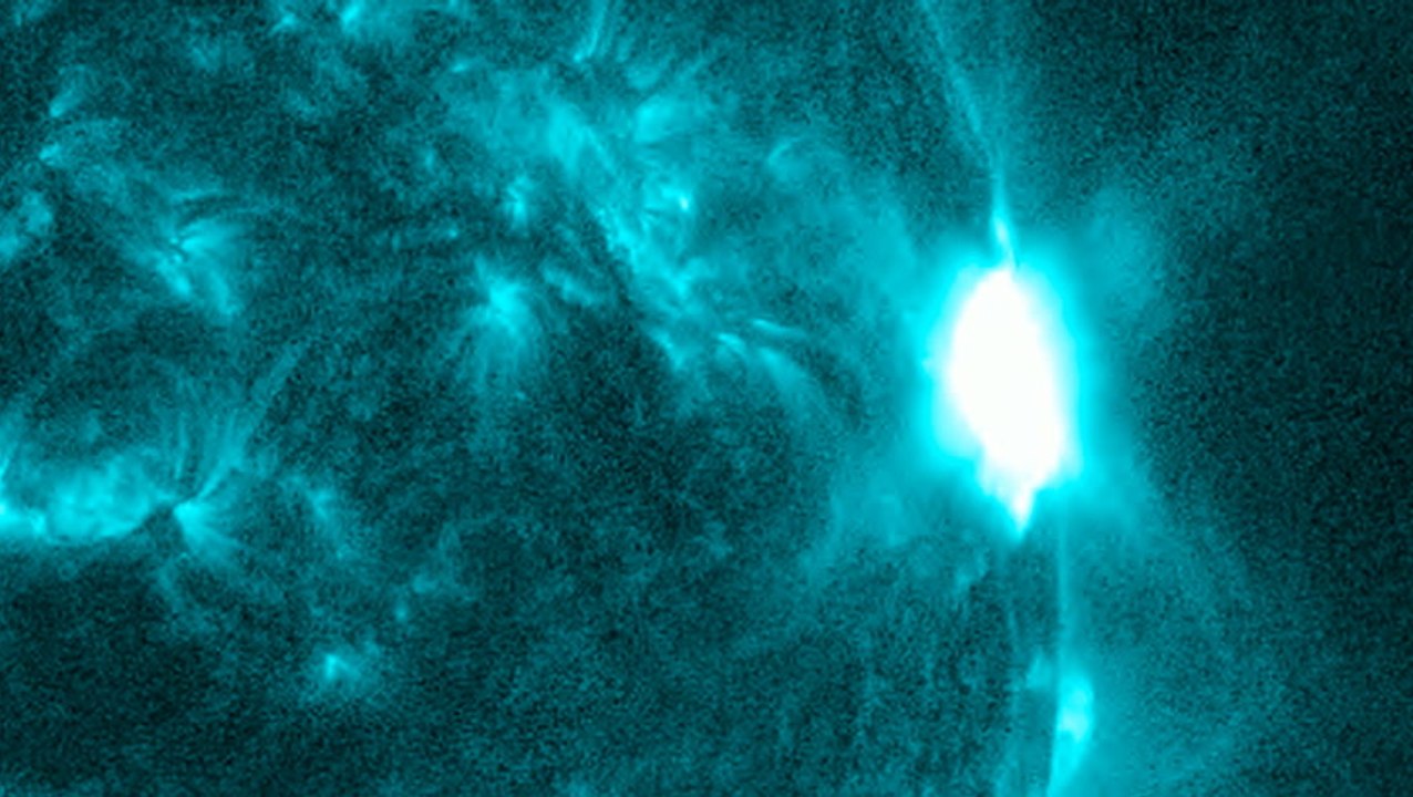 Time-Lapse Of Sun Erupting With Long-Duration X1.6-Class Solar Flare ...