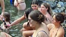 Une pose pleine de grâce et de charme au bord du ruisseau #voyage #cascade #hagiangloop