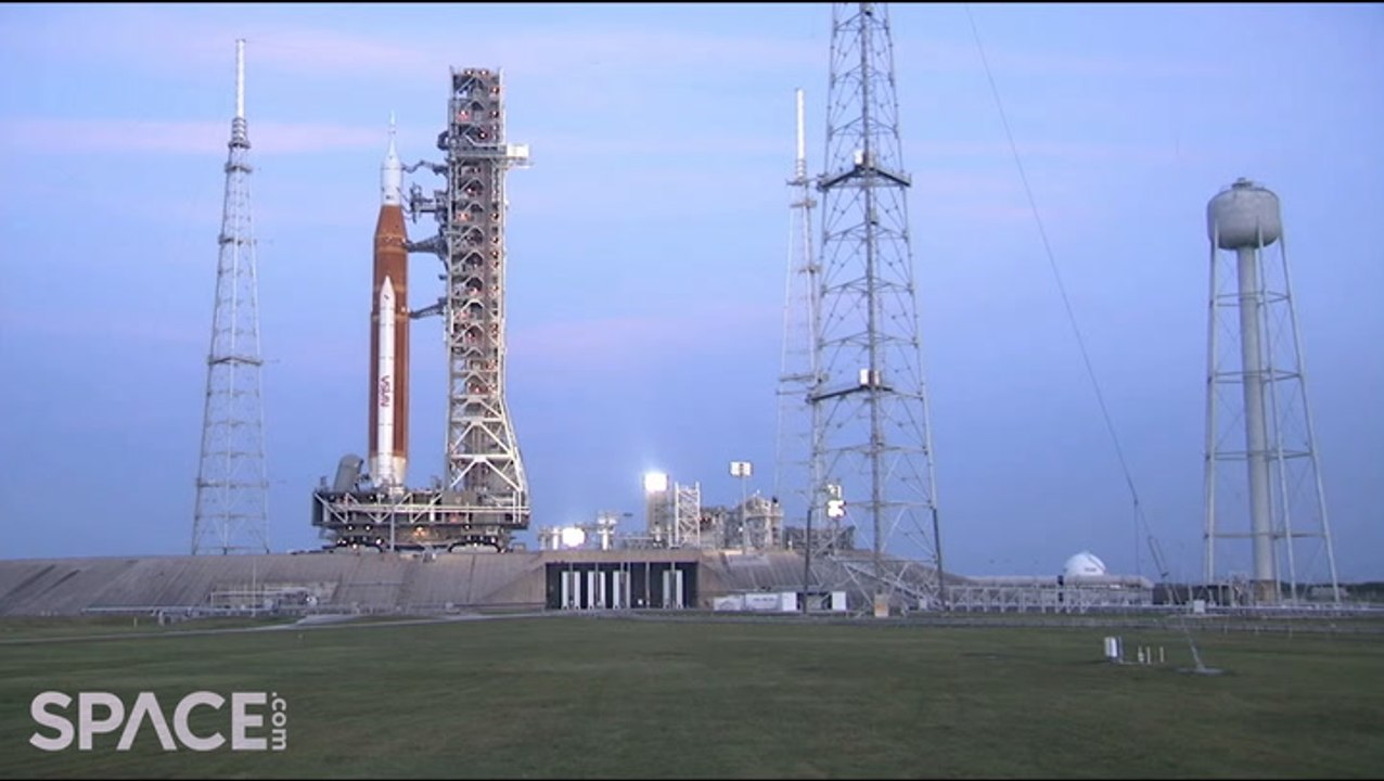 TimeLapse Of NASA's Artemis 1 Moon Rocket Being Moved To Launch Pad ...