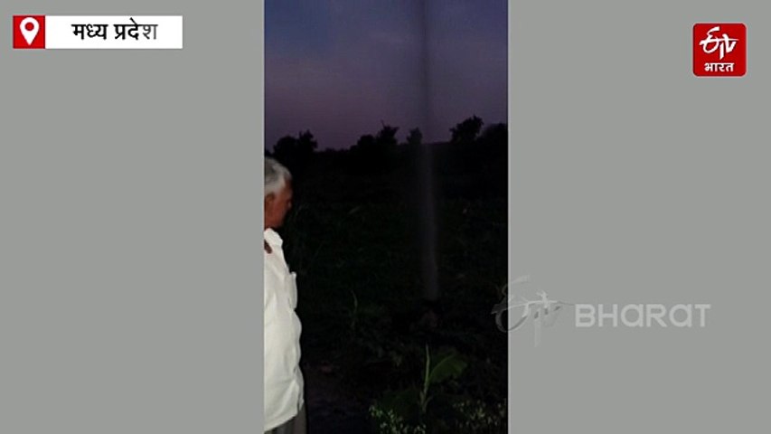 फेल ट्यूबवेल का चमत्कार! 1 साल बाद जमीन फाड़ 40 फीट ऊपर उड़ा पानी, फव्वारा देख चौंका गांव