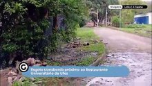 Esgoto transborda próximo ao Restaurante Universitário da Ufes